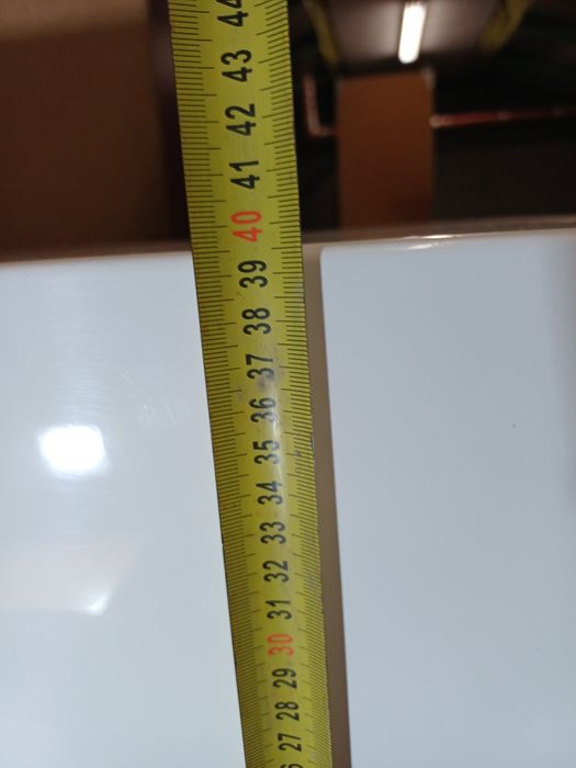 Biała  szafka ze szklaną półką.Transport.