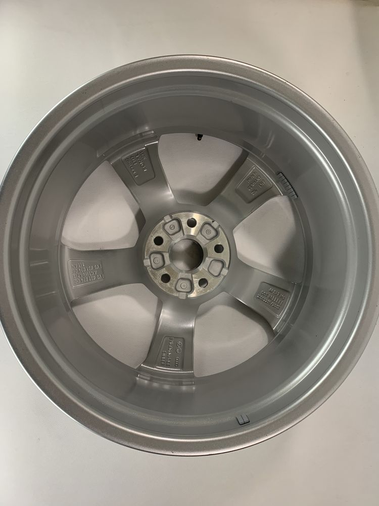 Komplet felg Audi 19 cali Rotor Srebrne orginal RS3 A3 Golf Passat