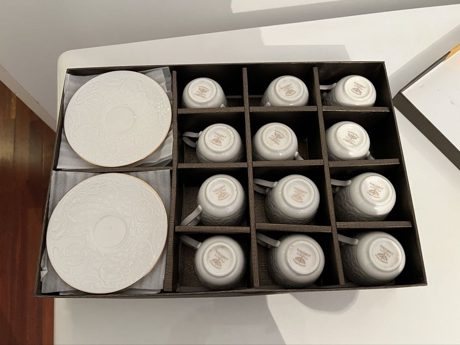 Komplet zestaw małych filiżanek porcelana - 12 sztuk