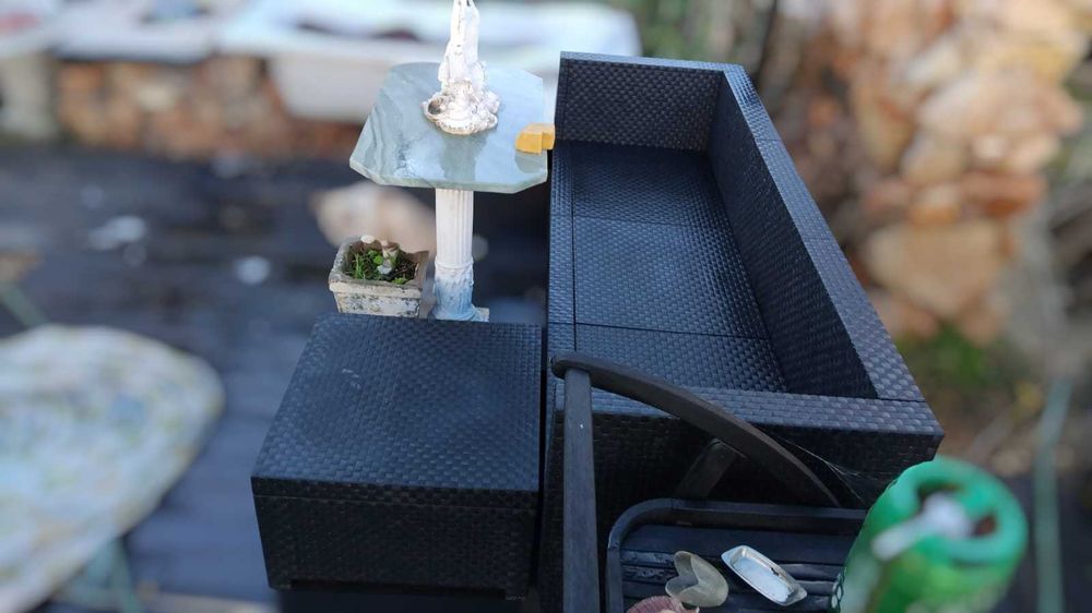 Sofá plástico preto