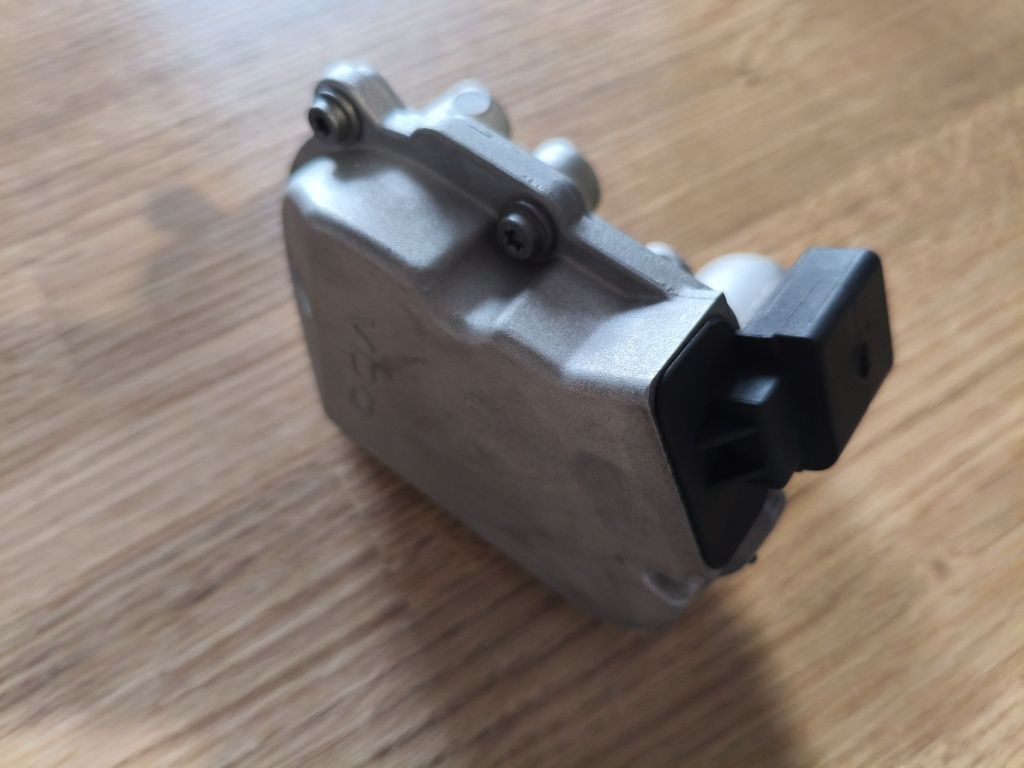 Sprzedam nastawnik  turbiny  audi A6C6