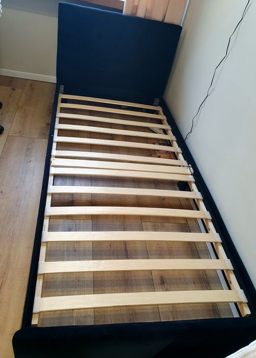 Łóżko tapicerowane jednoosobowe z materacem