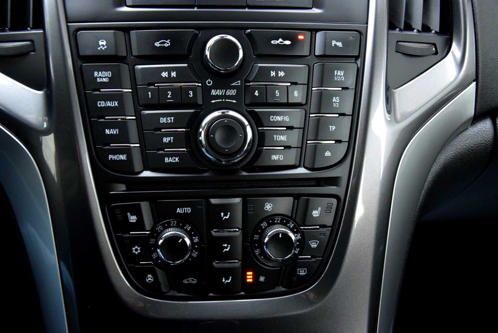 OPEL ASTRA COSMO XENON LED 1.4T 140KM 113tys.km. Gwarancja 1 rok