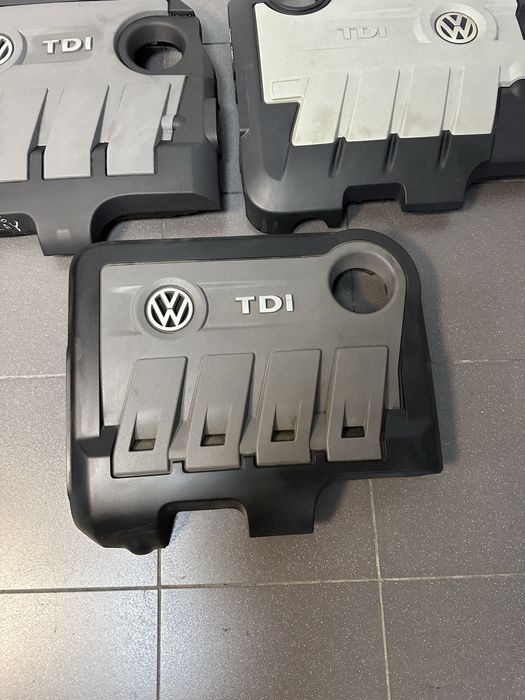 Декоративна кришка двигуна 1.6 CAY 2.0 CFF Passat Tiguan Caddy