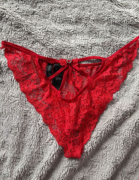 Majtki czerwone z dziurką koronka sexy lingerie