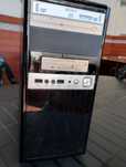 Computador torre antigo usado para peças