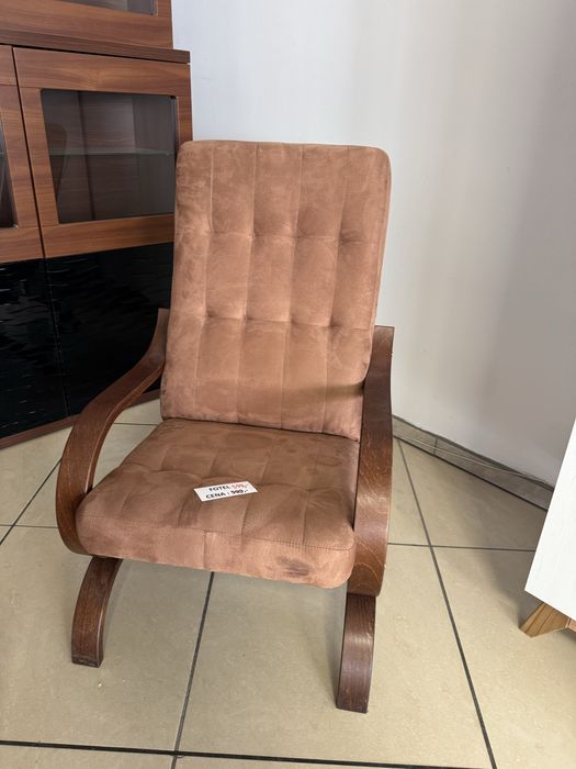 Fotel Finka głęboko pikowany tapicerowany powystawowy