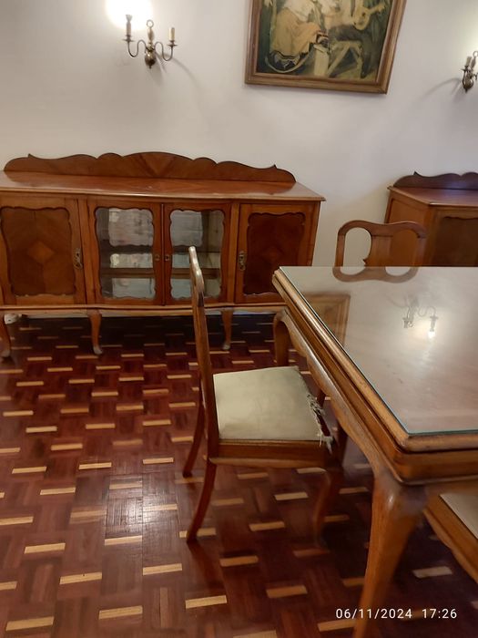 Vendo mbília sala de jantar sem transporte. Negociável