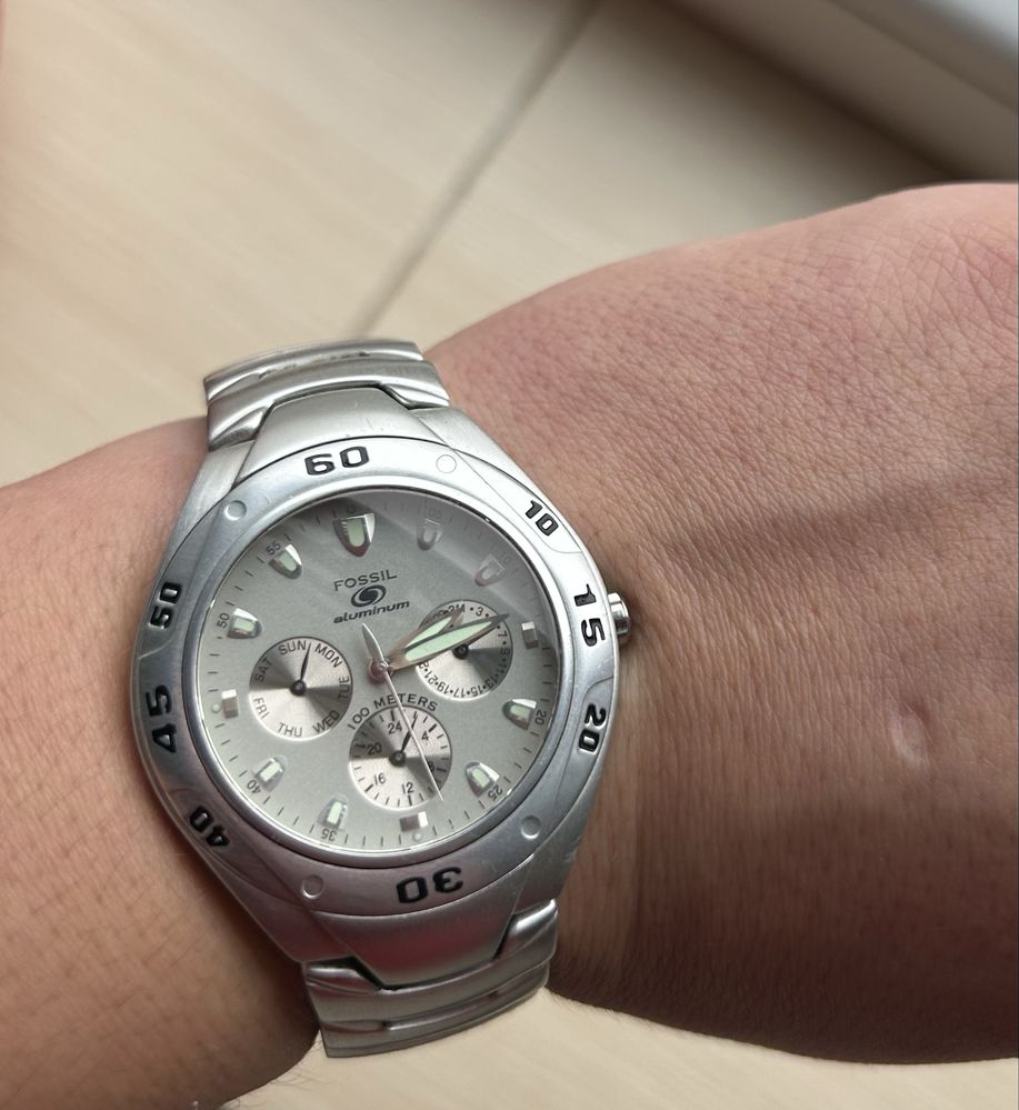Продам часы fossil aluminium