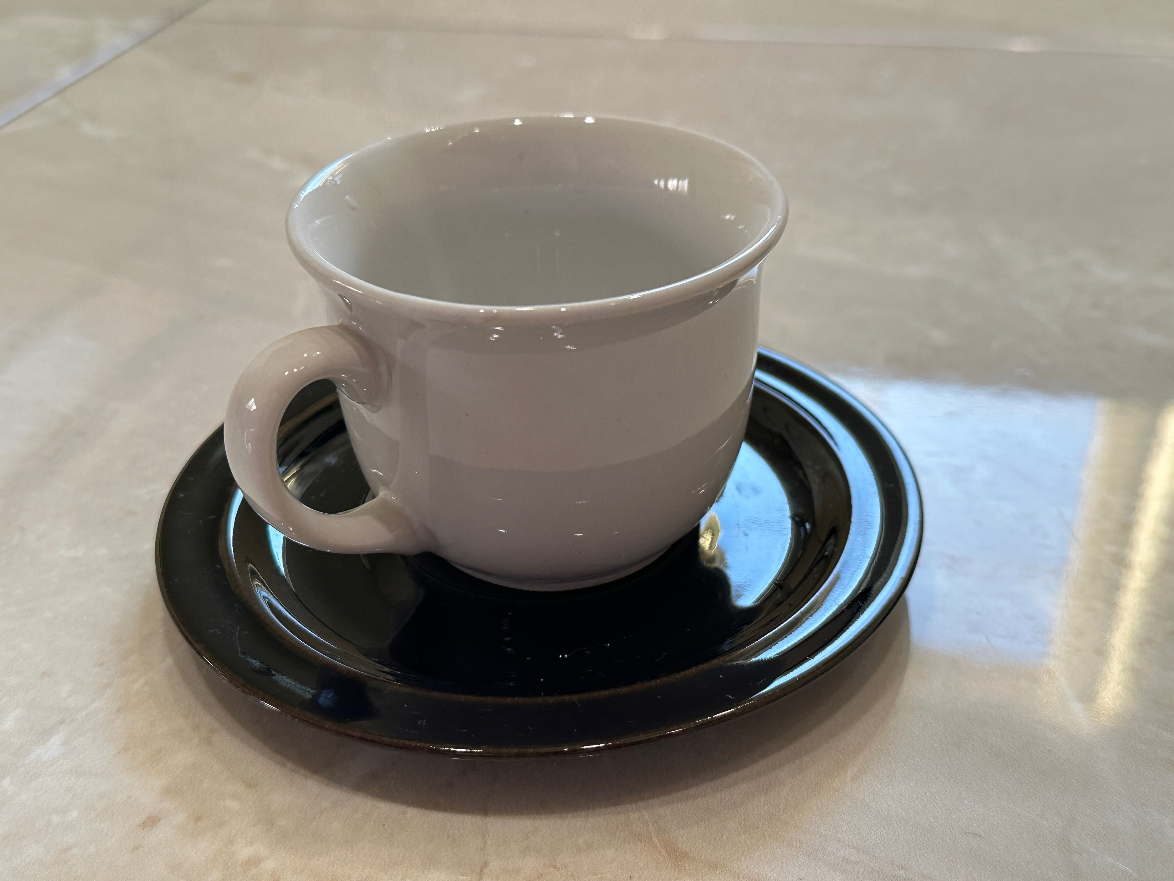 Komplet filiżanek z talerzykami z porcelany