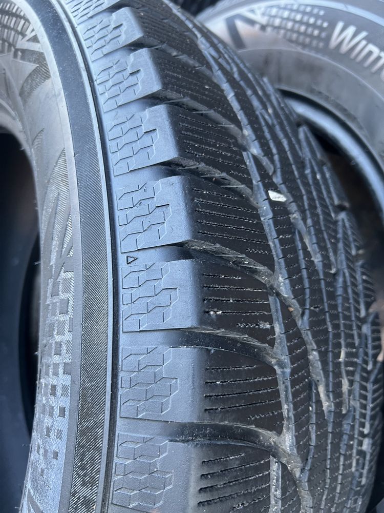 Продам резину Kumho 235/65/R17