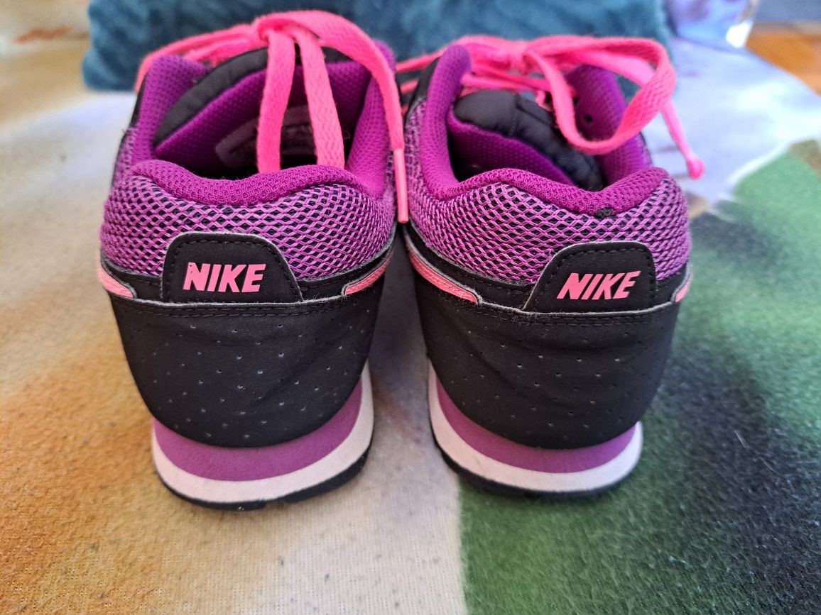 Buty Nike r. 36,5 dziewczynka