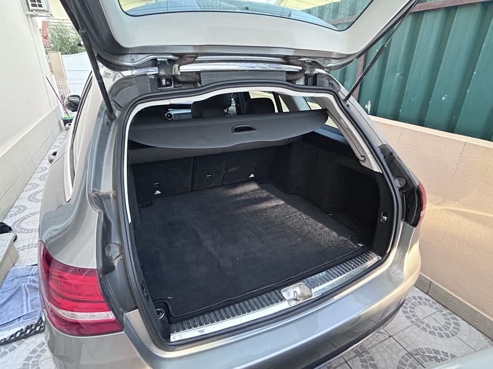 Carrinha Mercedes C220 cinzenta, excelente estado