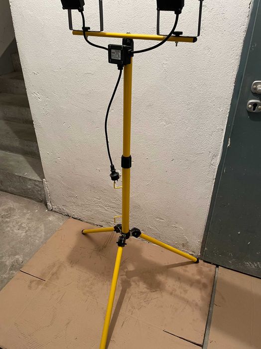 Lampa halogenowa 2x500W na statywie