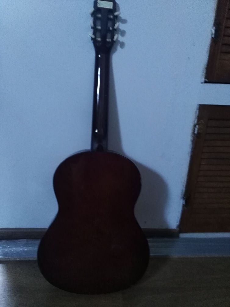 Gitara z futerałem