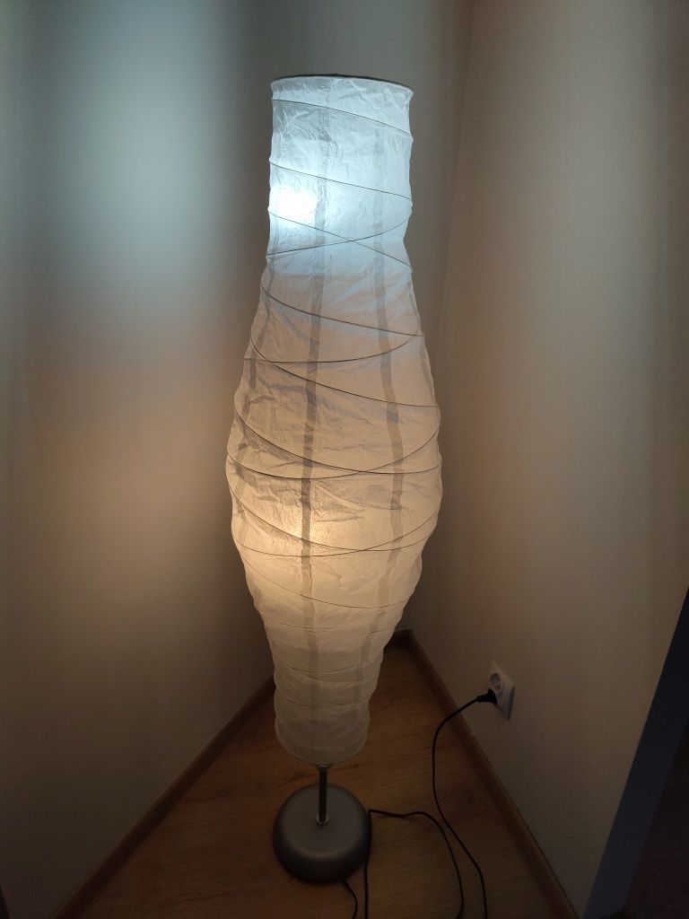 Lampa stojąca - biała