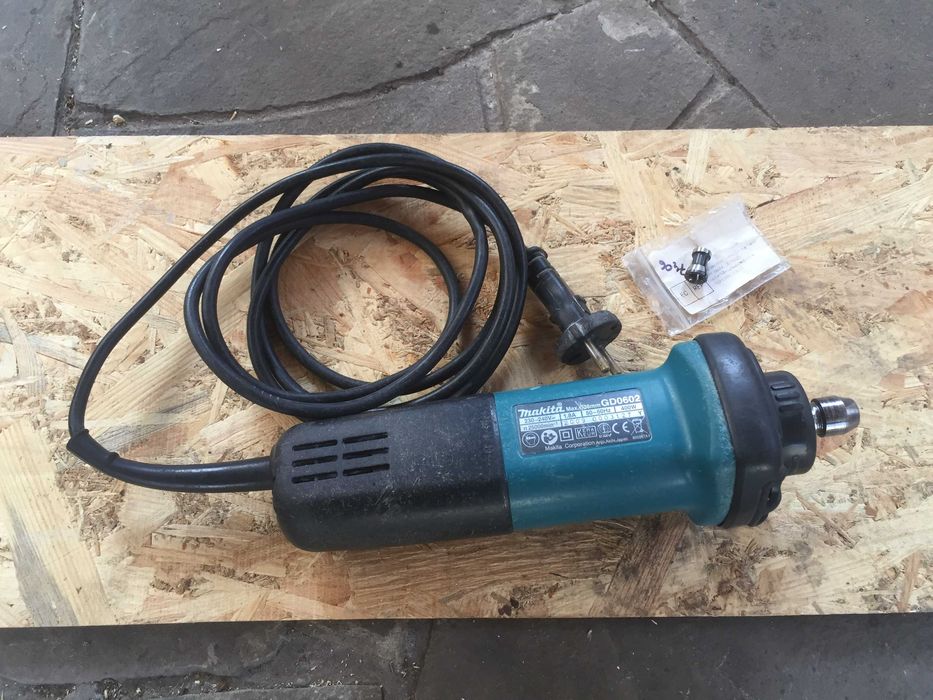 Пряма шліфувальна машина Makita GD0602
