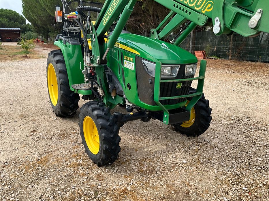 Tractore John deere 3038 E