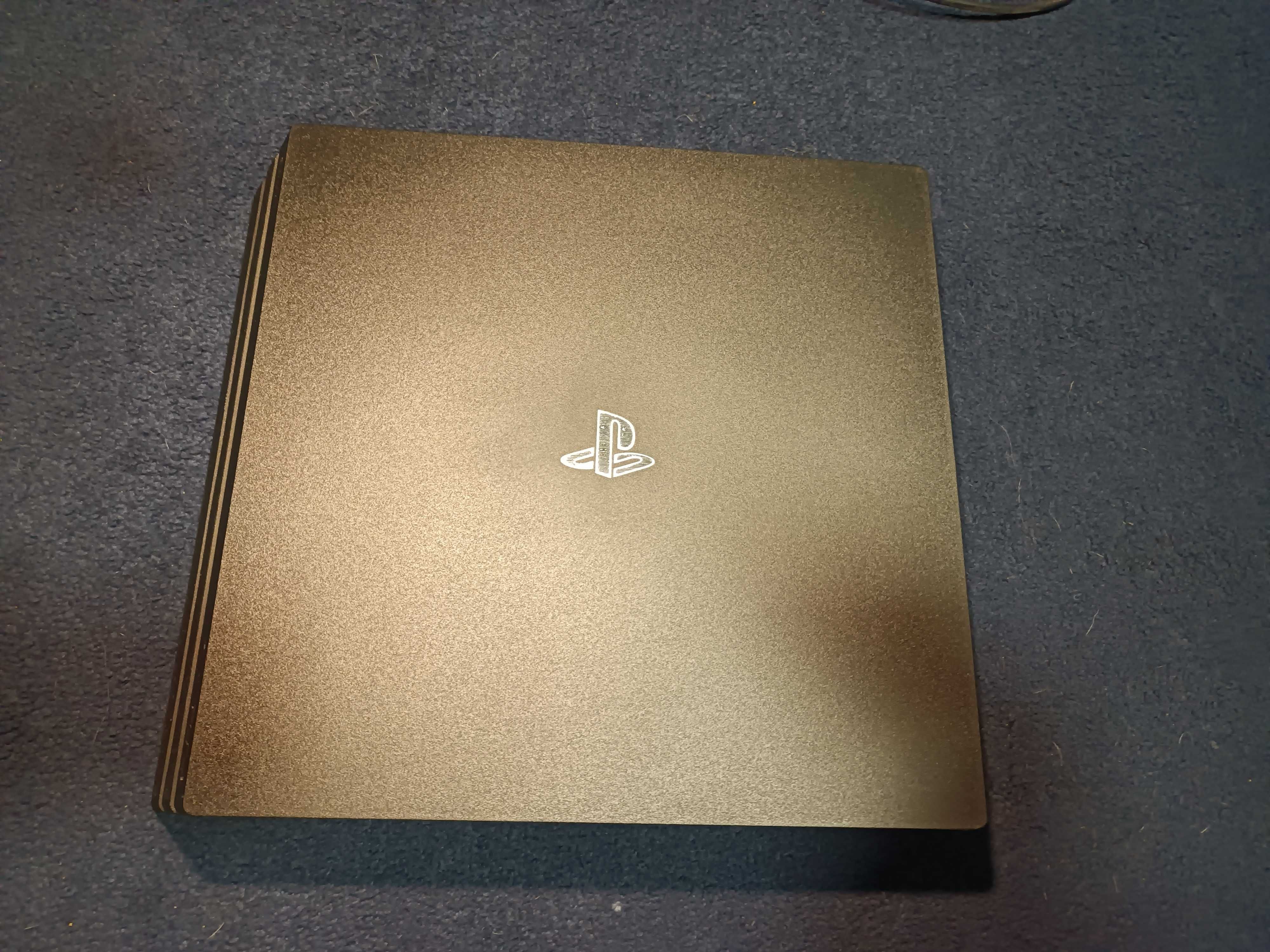 Konsola PlayStation 4 pro z 1 padem i kamerą