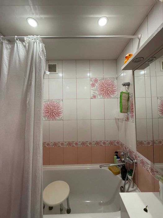 Продам 3-кімнатну квартиру Космос