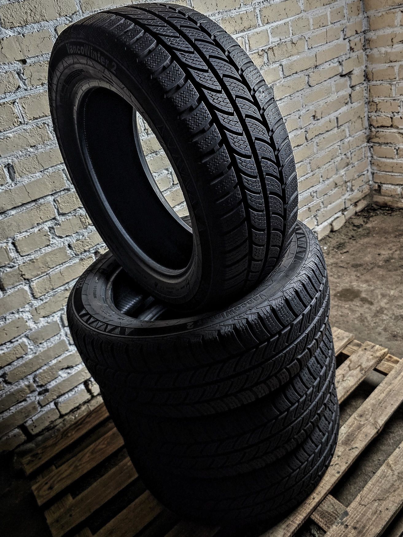 Зимові 225/55R17C Continental | 7.5mm | 2022 | Slovakia | Преміум шини
