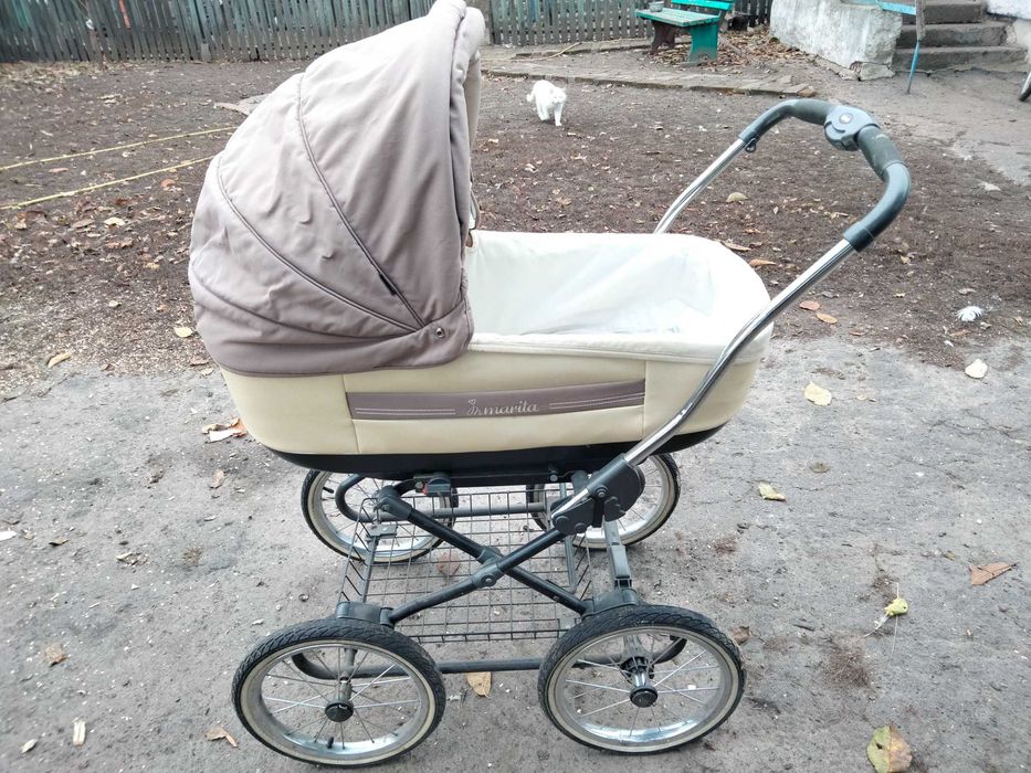 Дитяча коляска в гарному стані