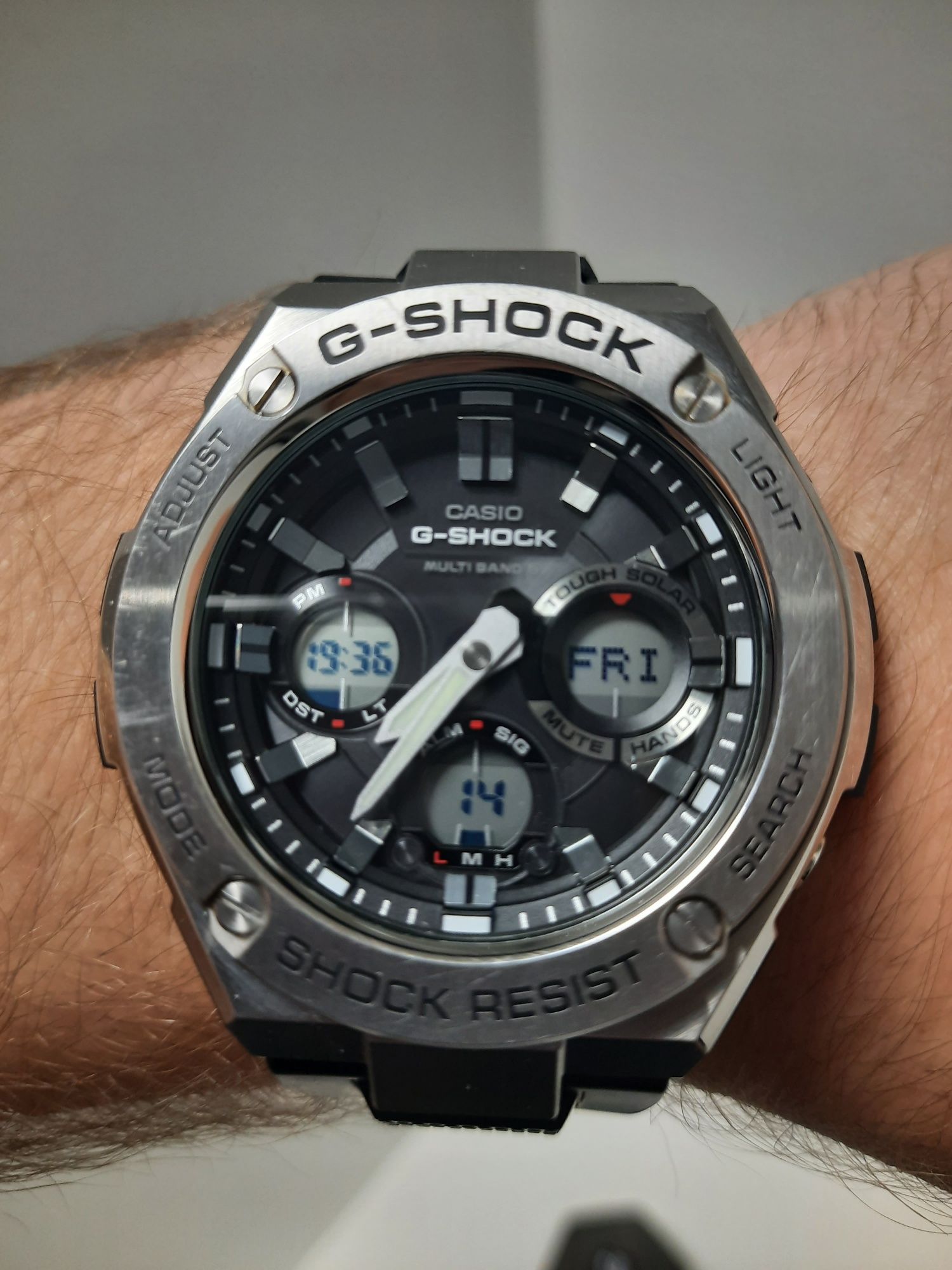Продам часы Casio G-shock GST-W110-1AER