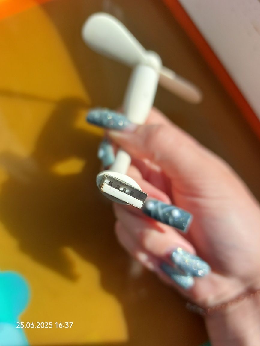 Вентилятор маленький USB в ноутбук