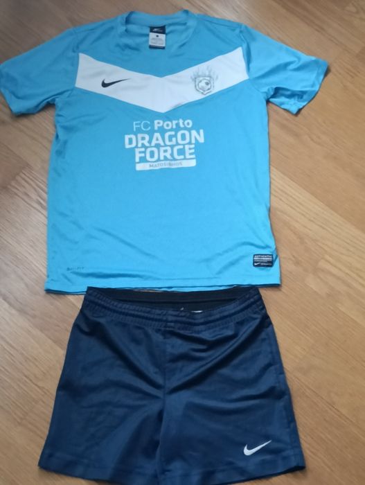Conjunto camisola e calções juvenil