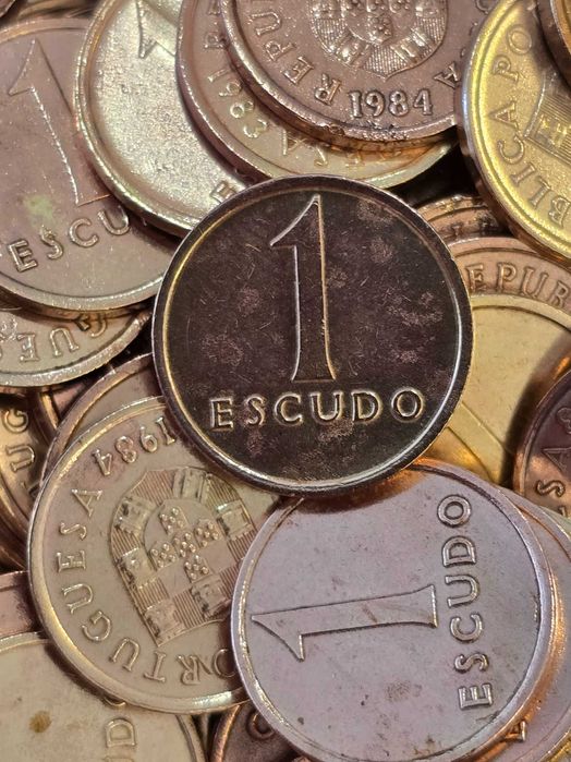 302 Moedas Portuguesa de 1 Escudo - Latão-níquel - várias datas