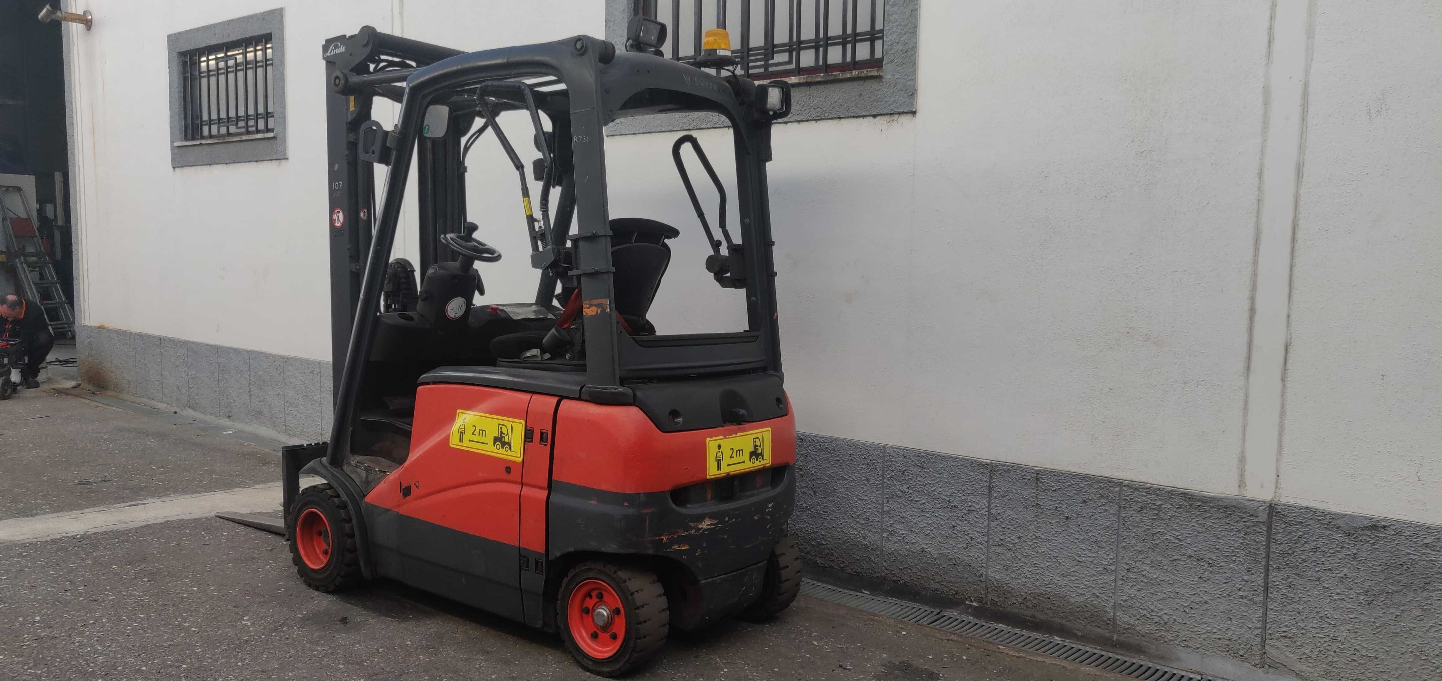 Empilhador Elétrico 2000kg Linde E20 5,2m
