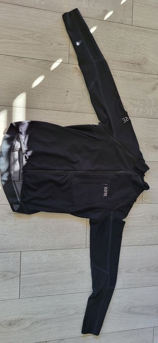 Sprzedam oryginalna bluzę gore tex kolor czarny - M