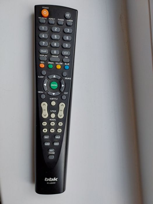 Телевізор BBK LEM-2449HD  + кріплення на стіну