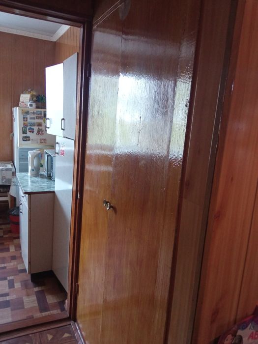 Продам трьохкімнатну квартиру у двоповерховому будинку