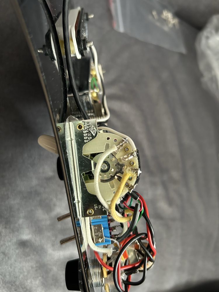 Przetworniki gitarowe fender Stratocaster razem z osprzętem