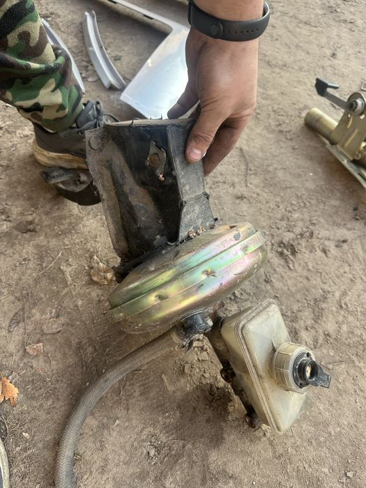 На ваз 2111Вакуумный усилитель тормозов с главным тормозным цилиндром