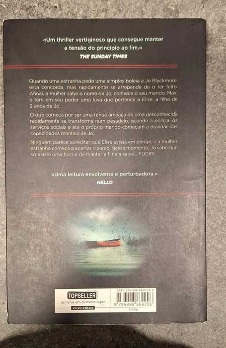 Em Fuga // C. L. Taylor