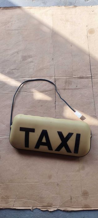 Kogut TAXI na dach