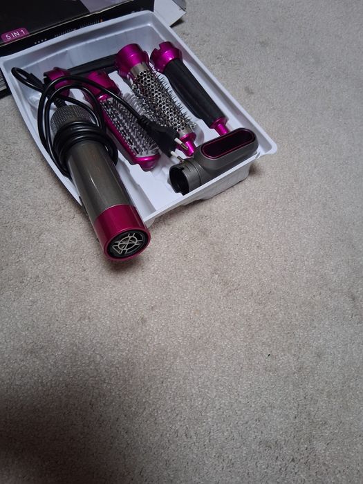 Secador de cabelo 5 em 1 ,completamente novo.