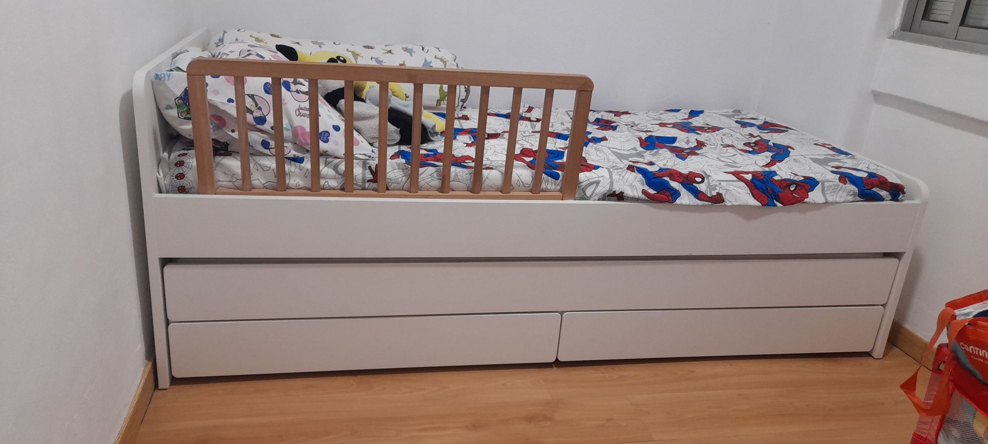 Cama com gavetão Slakt Ikea (sem colchões)