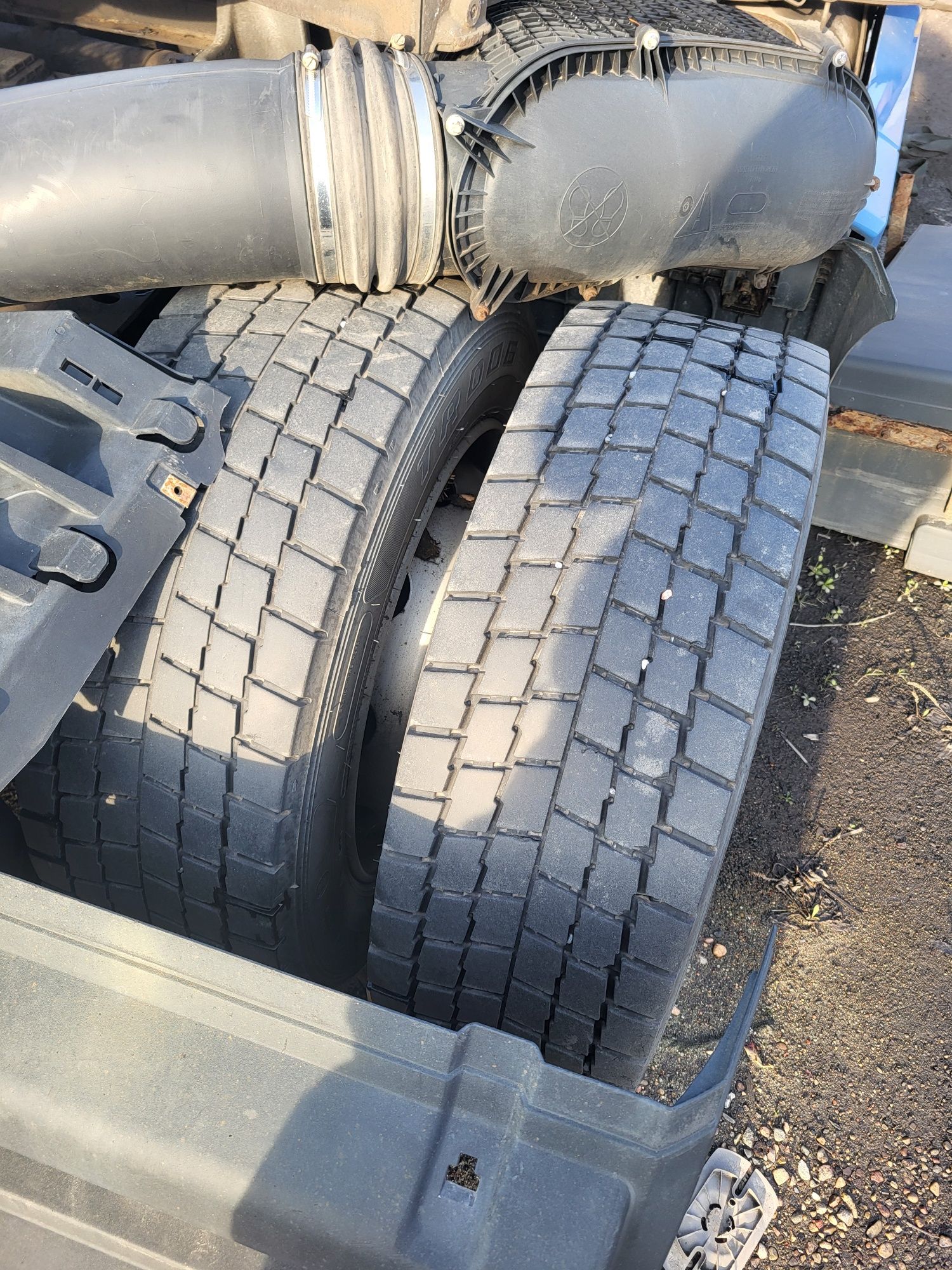 Dwa Mercedesy actros MP4 E5 uszkodzony lub na części