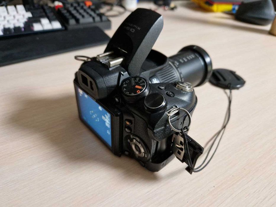 Fujifilm HS10 – sprawny, UV filtr, pasek, na baterie AA 30x zoom!