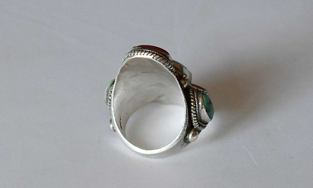 Masywny srebrny pierścionek z koralem i turkusem