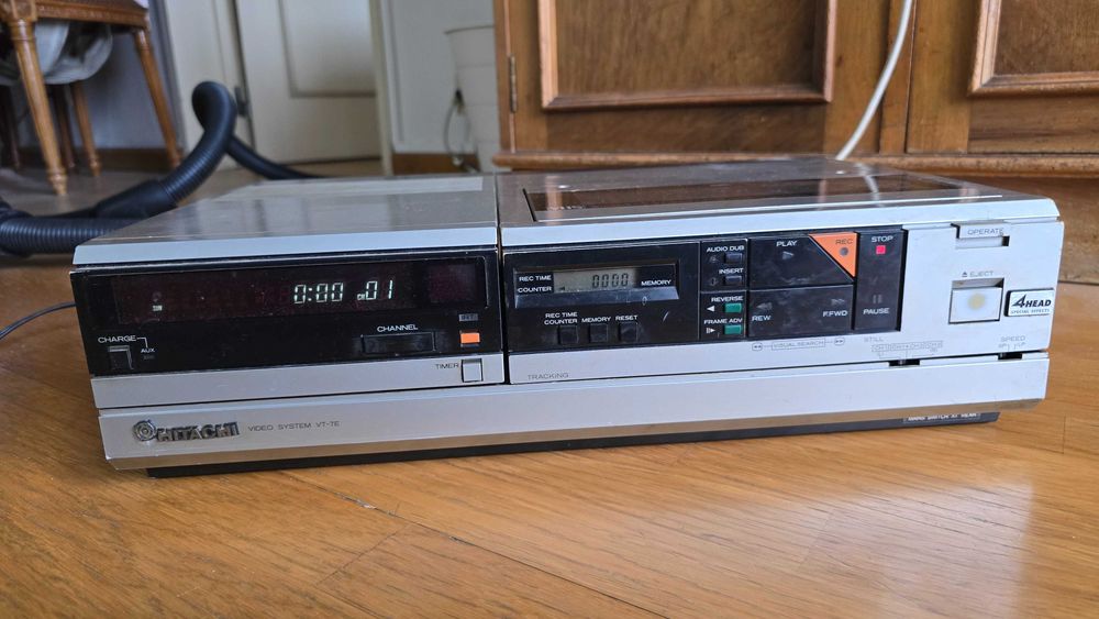 Raro Gravador de Vídeo Portátil Hitachi VT-7E (Vintage / Coleção)