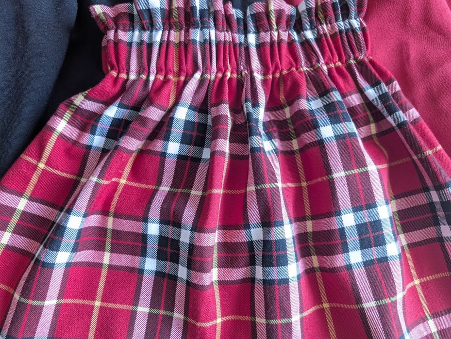 Spódniczki 3pak dla dziewczynki czarna czerwona i kratka 104/110