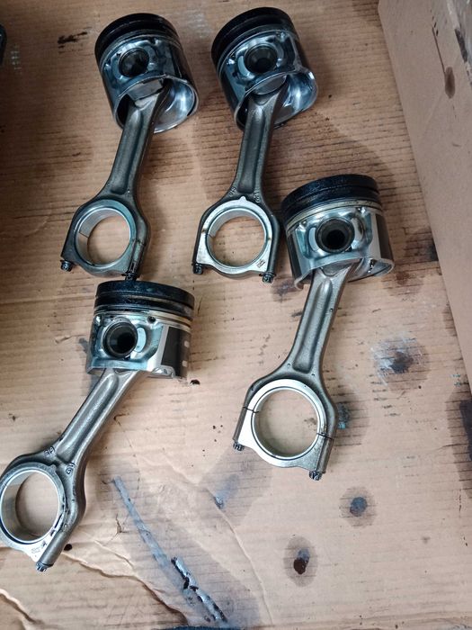 Колінвал,шатуни з поршнями 1.6tdci