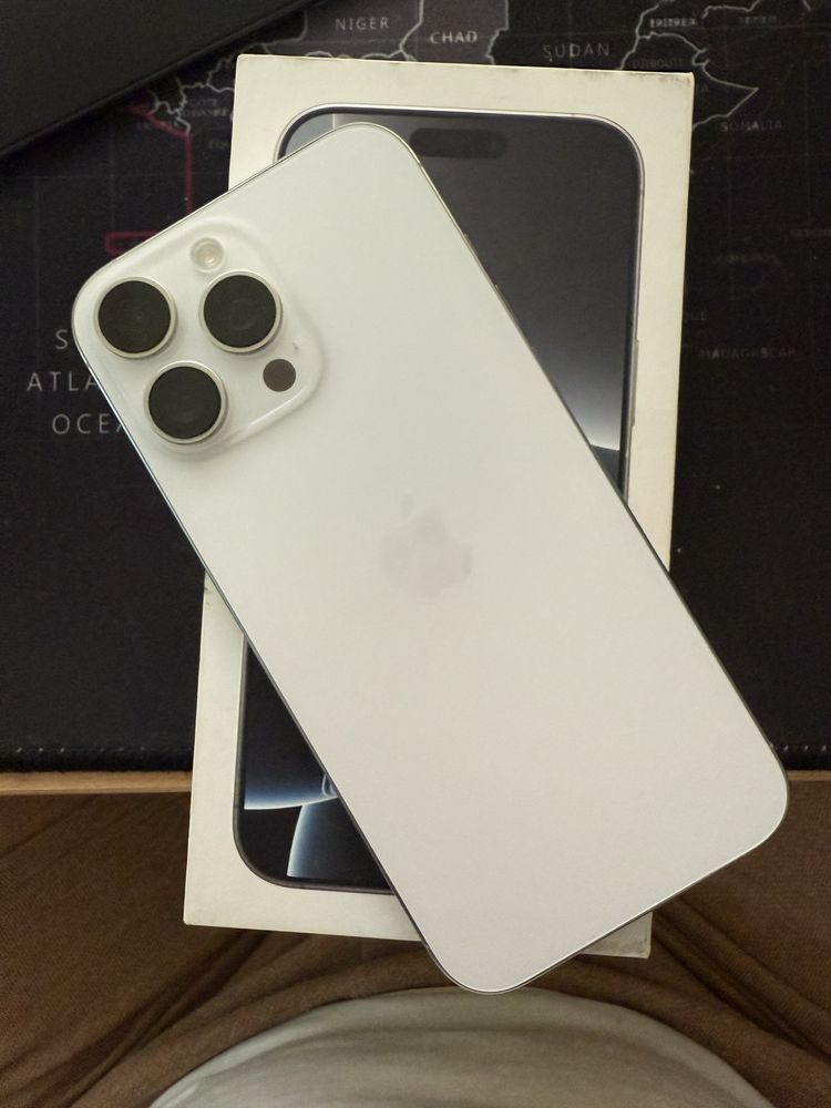 iPhone 16 Pro Max 256GB Como Novo 100% C/ Garantia