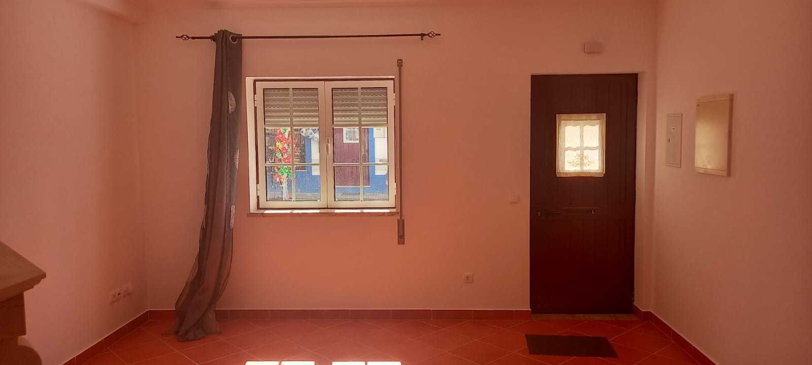 Apartamento R/C na rua principal de Porto Covo