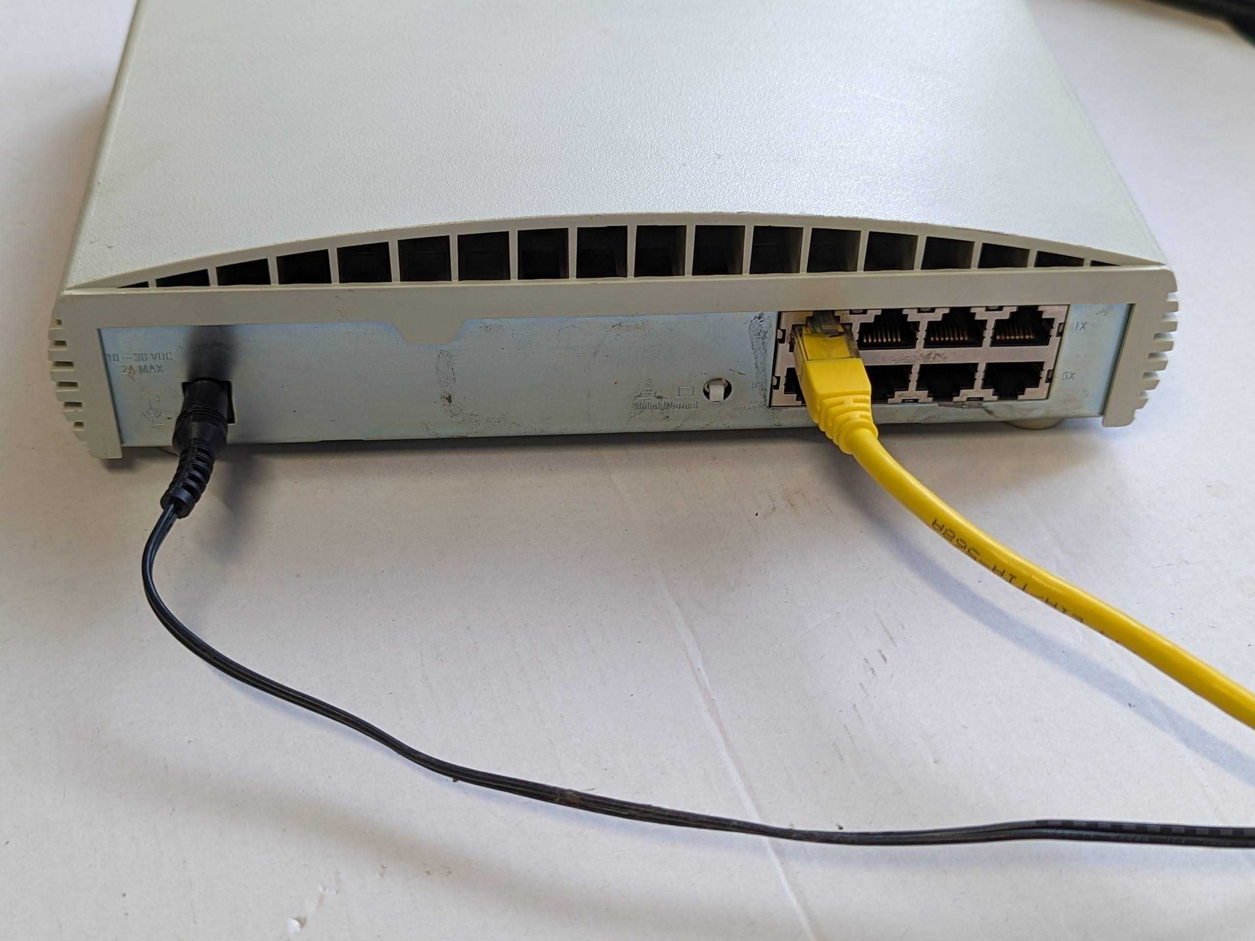 Switch 3Com / model 3C16734B / oryginał / 10/100Mbits / 8 portów