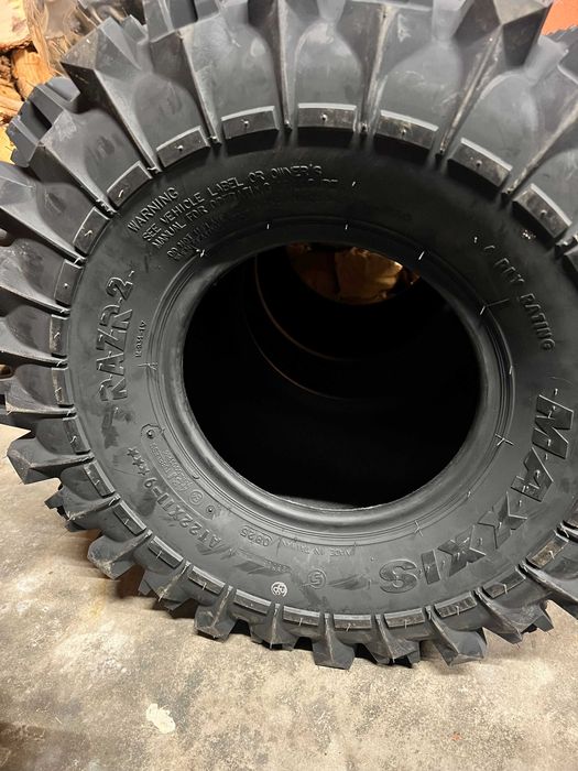 Maxxis RAZR 2 (NOVOS) 22x11-9